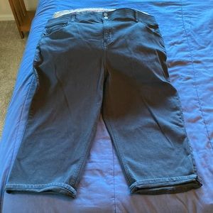 Black denim Genius Fit Tighter Tummy Technology Capri